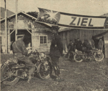 Photo – The English Army participants did like the event, and they got along very well with the German Army teams. In this picture one can see #142 Sgt. Major Mackay on Matchless 350cc, together with Colonel Bennet. In the background # 148, Eigtheen, on Matchless 350cc. ISDT 1939 [at that time, no one in Germany distinguished “British” from “English”, all British was seen as English] (das Motorrad)