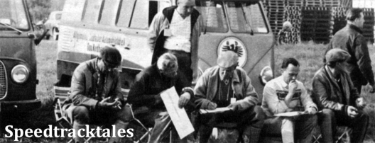 Photo - Das deutsche "Vorkommando" beim Nägelsuchen auf der Strecke des Schulßrennens (Shobdon Airfield) ISDT 1961 (Speedtracktales Archive)